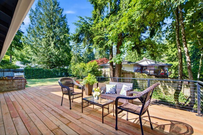 Building Photo - Pet-Friendly Rambler with Modern Updates and Great Layout