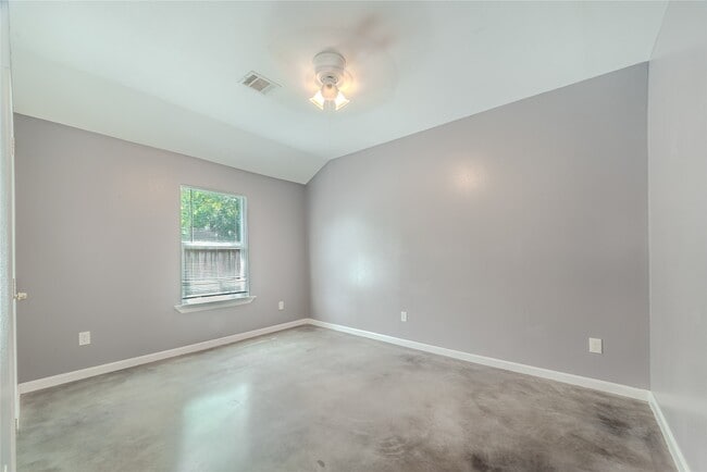 Building Photo - 834 Elkhart St