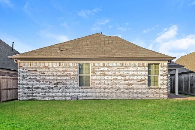 Building Photo - 9425 Darren Cir S
