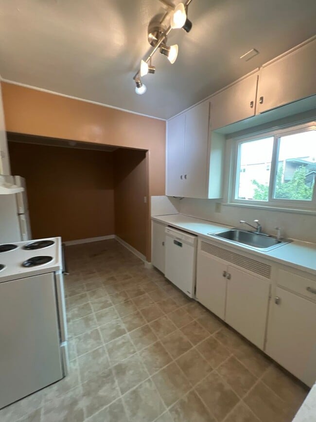 Building Photo - 1908al