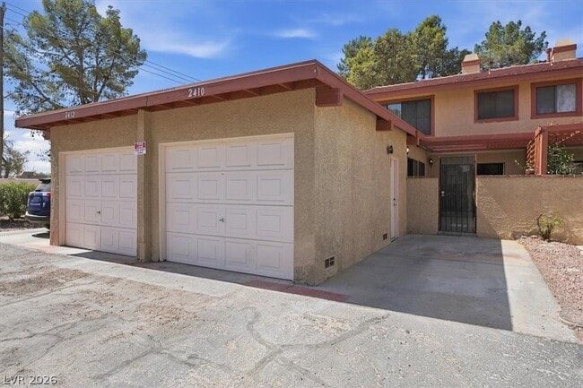 Building Photo - 2410 Pickwick Dr