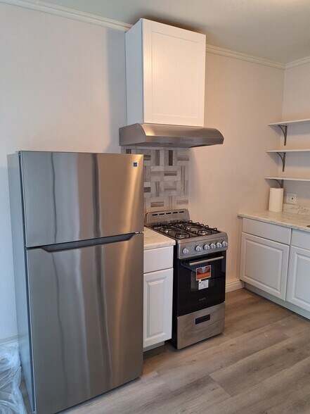 Building Photo - 16663 Victory Blvd