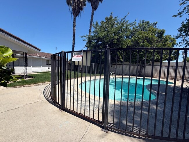 Building Photo - 1538 E Austin Way