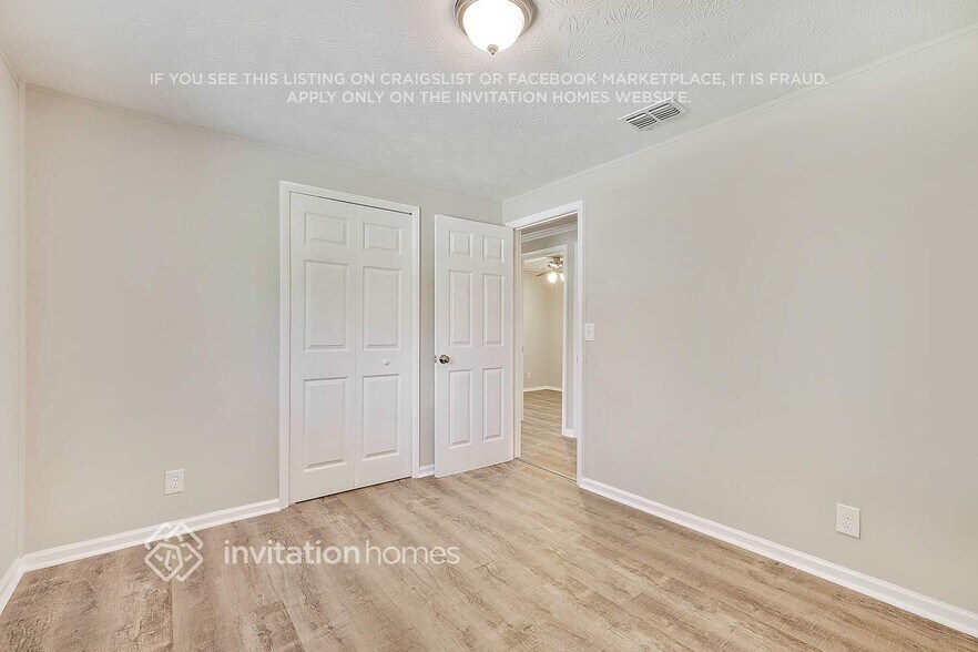 Building Photo - 428 La Paz Pl