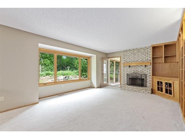 Building Photo - 7140 Willow View Cove