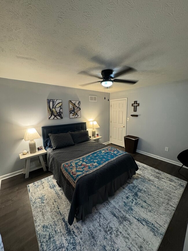 Building Photo - 301 Eagle Dr