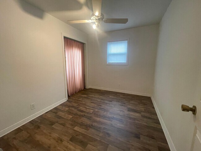 Building Photo - 2708 Cave Ave NW