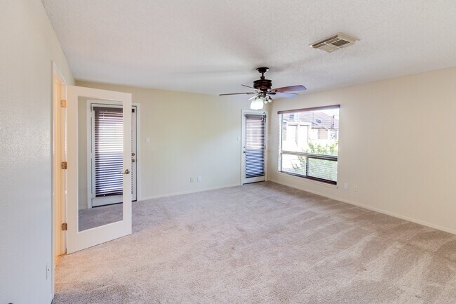 Building Photo - 1112 Bering Dr