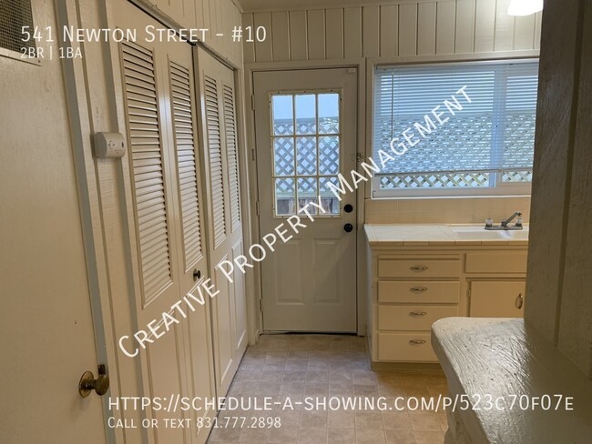 Building Photo - 2 Bedroom Apartment in Monterey, CA