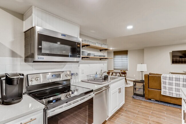 Building Photo - 6805 S Quantock Way
