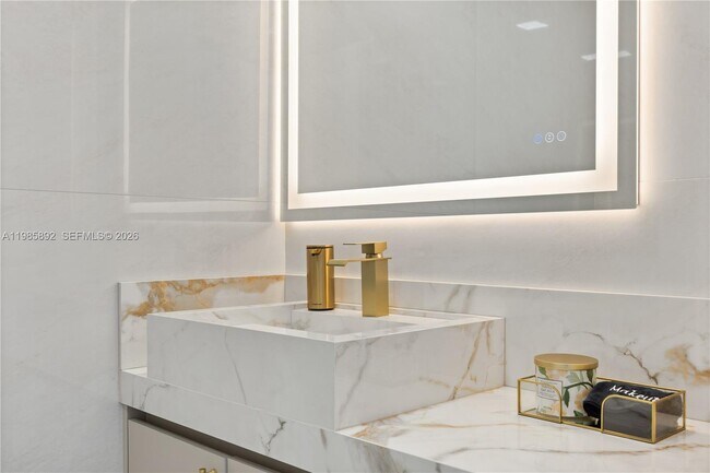 Building Photo - 1117 Adams St