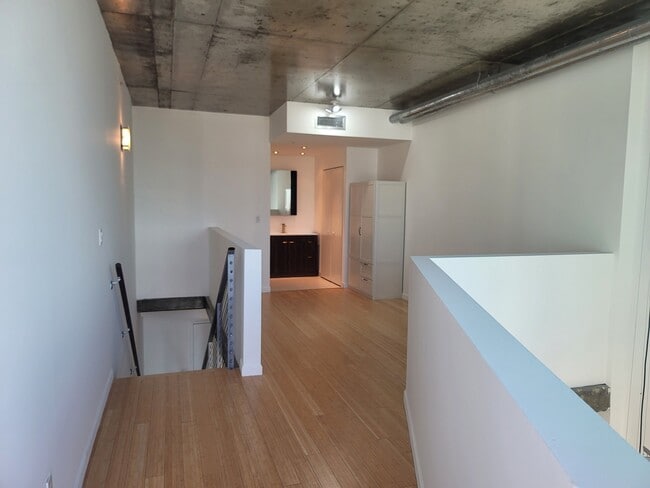 Building Photo - 690 SW 1st Ct