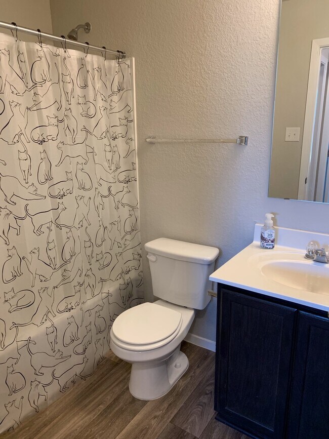Building Photo - CUTE ONE STORY HOME FEATURING 3 BEDROOMS /...