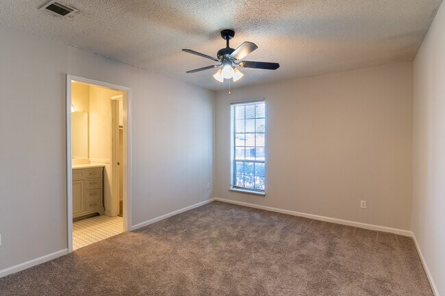 Building Photo - 539 Pheasant Run Dr