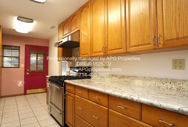 Building Photo - Newly renovated 3 bedroom / 2 bathroom hou...