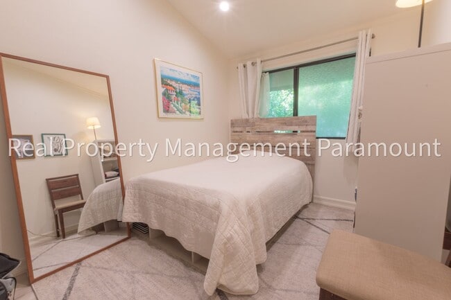 Building Photo - Spectacular 2 Bedroom, 2 Bath Condo with L...