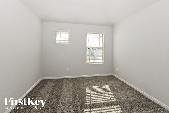 Building Photo - 25593 Roy Rogers Rd