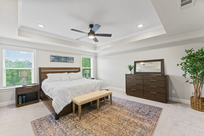 Building Photo - **LIKE-NEW UPGRADED HOME WITH FENCED YARD ...