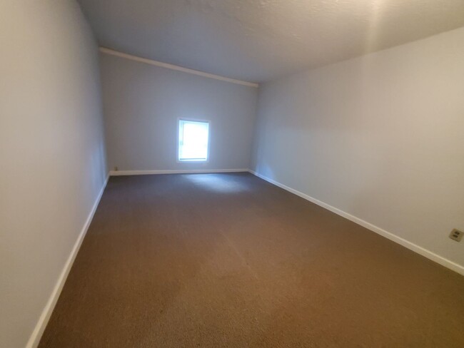 Building Photo - 4742 Belford Rd