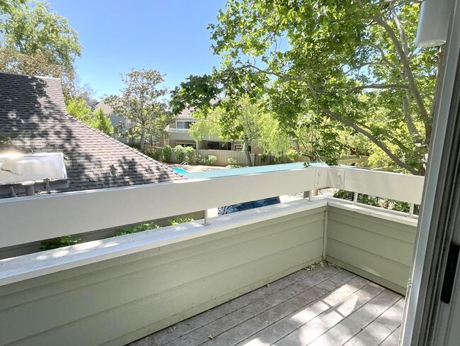 Building Photo - Wonderful Townhome In Walnut Creek Near He...