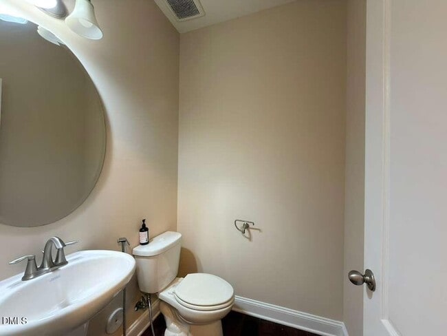 Building Photo - 305 Alamosa Pl