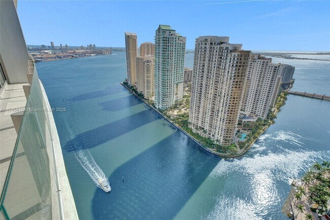 Building Photo - 300 Biscayne Boulevard Way
