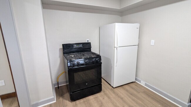 Building Photo - Charming 3 bedroom/1 bath home in the heart of Akron!