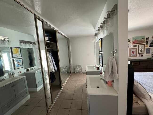 Building Photo - 225 Hunter Lake Dr