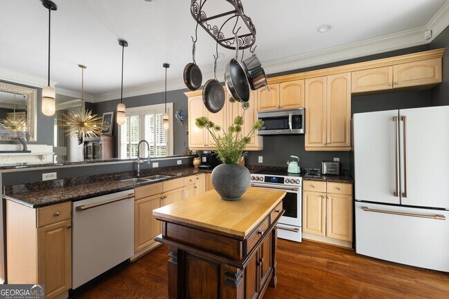 Building Photo - 28 Clay St SE