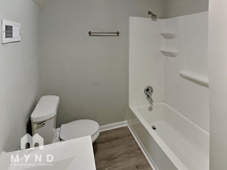 Building Photo - 112 Pineview Ct