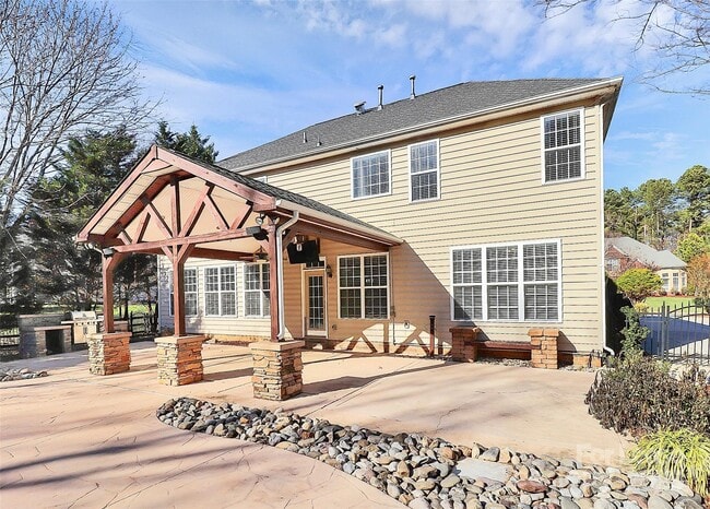 Building Photo - 9607 Royal Colony Dr