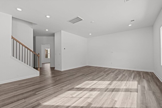 Building Photo - 4 Bedroom/3 Bath Sanford