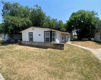 Building Photo - Charming Newly Renovated 2-Bedroom Duplex ...