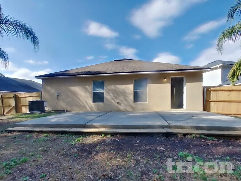 Building Photo - 5555 Village Pond Cir