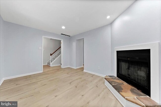 Building Photo - 11 Algonquin Ct