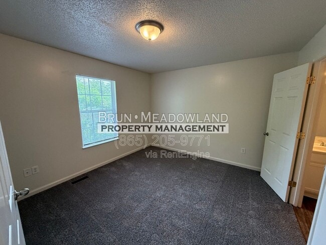 Building Photo - 5622 Boxwood Garden Way