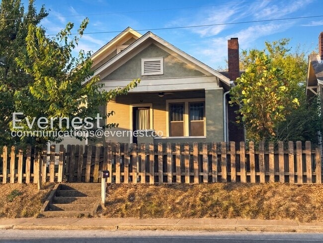 Building Photo - 2104 Bailey Ave
