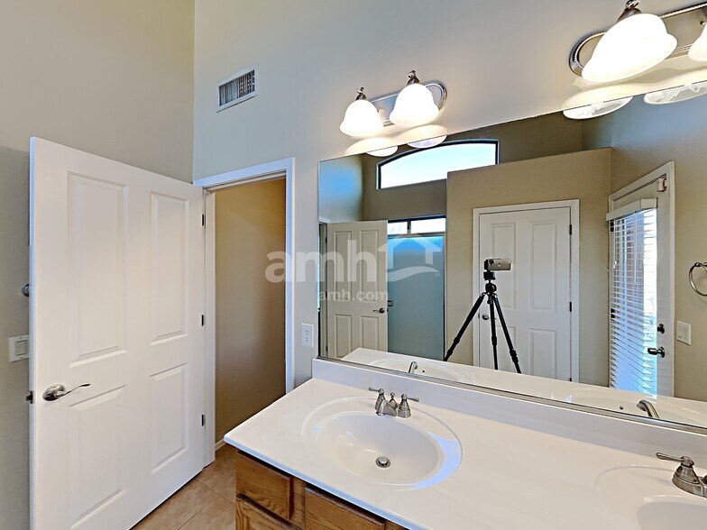 Building Photo - 10808 S Alley Mountain Dr