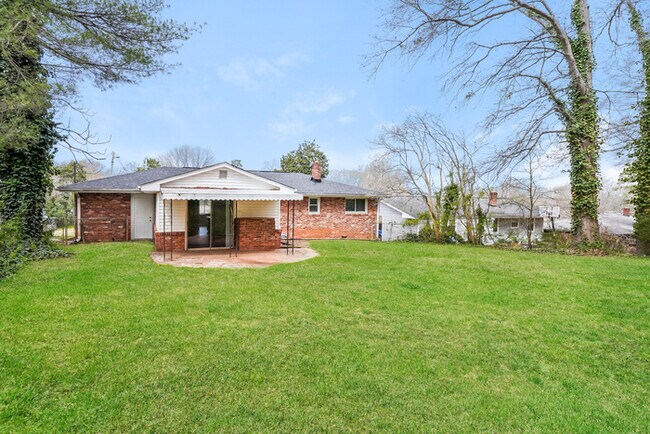 Building Photo - 311 E Dorchester Blvd