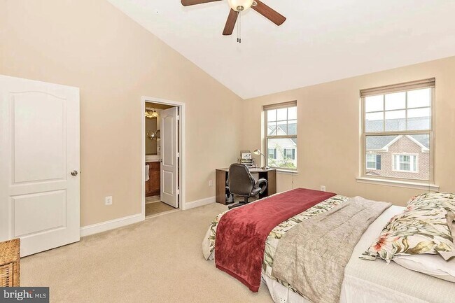 Building Photo - 11882 Country Squire Way