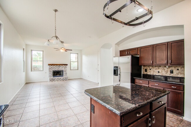 Building Photo - 3938 E San Pedro Ave