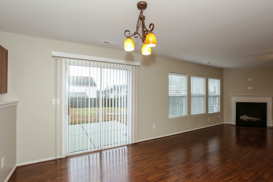 Building Photo - 9727 Hollystone Ln