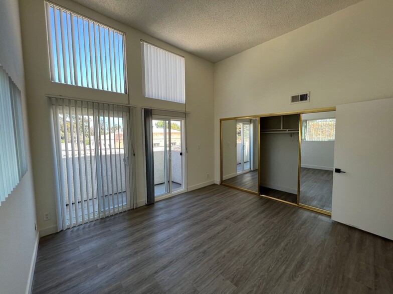 Building Photo - 3722 S Canfield Ave