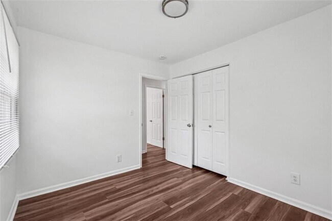 Building Photo - 119 Kelso Dr SW