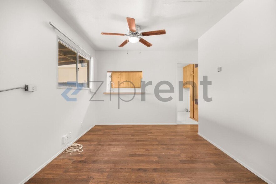 Building Photo - Unit