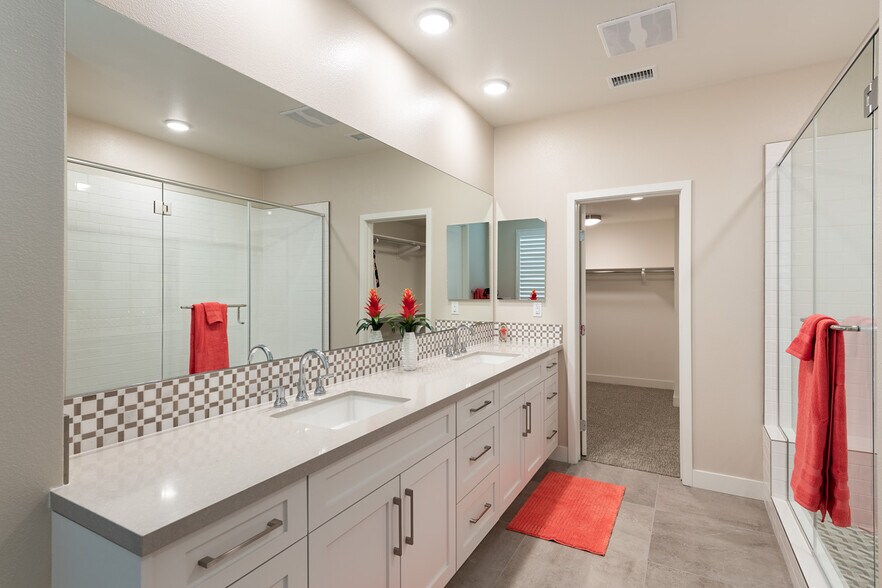 Building Photo - 2662 Doheny Way