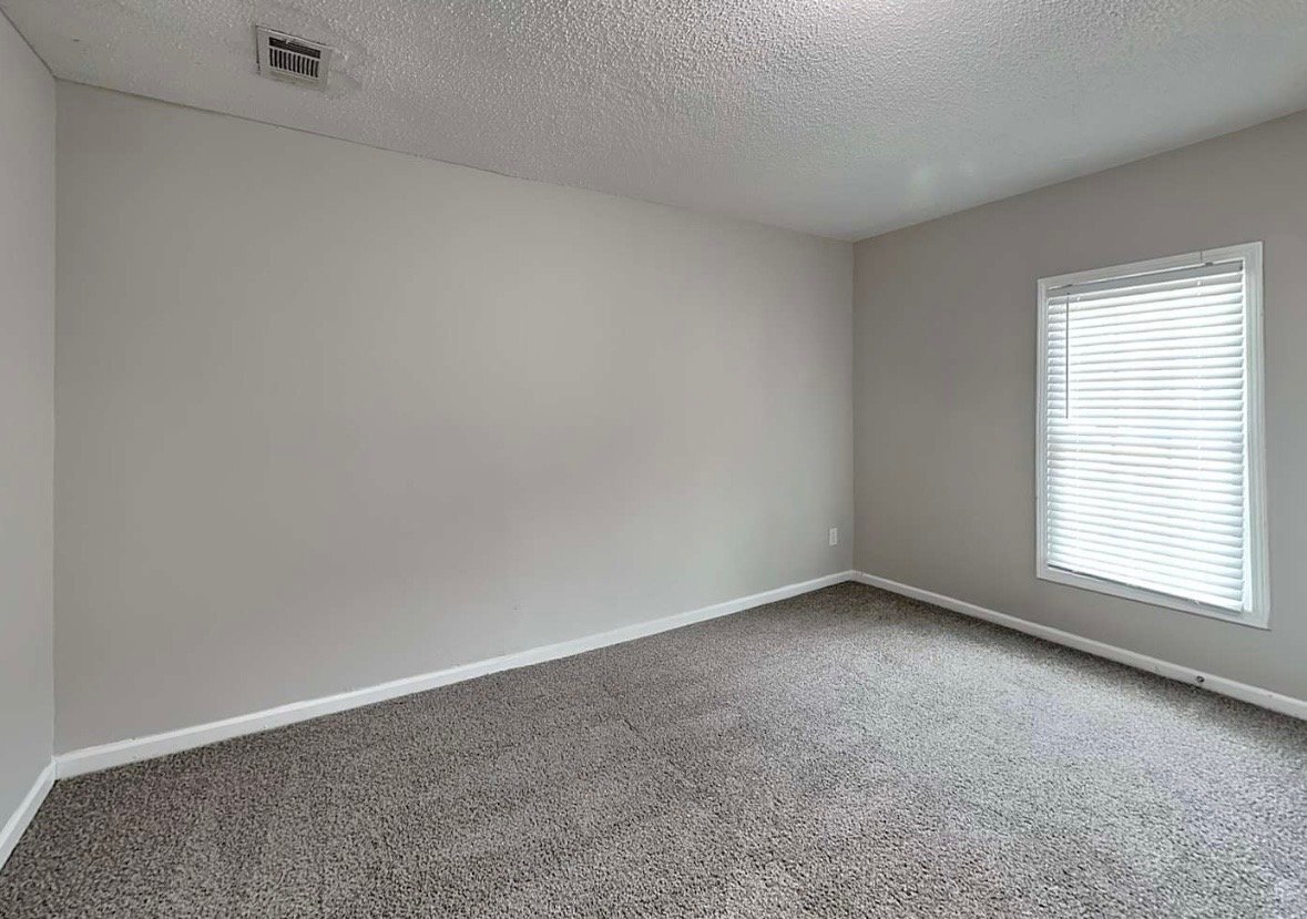 Building Photo - 17717 Wild Oak Dr