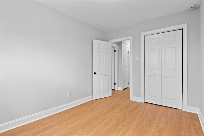 Building Photo - 527 Homestead Rd