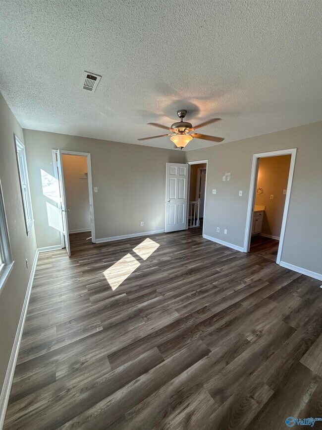 Building Photo - 2151 Westmead Dr SW