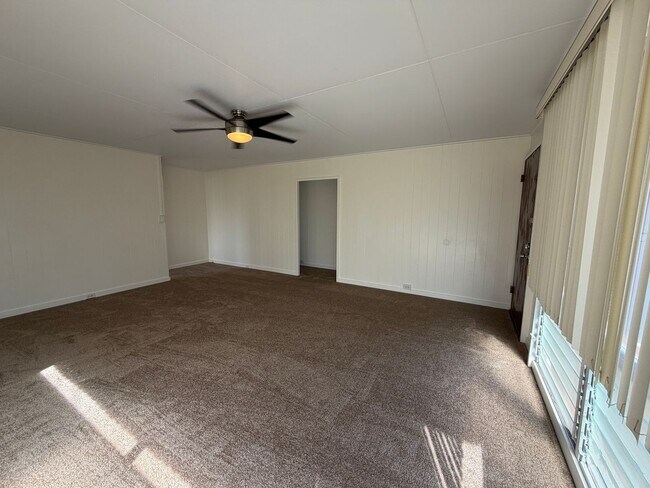 Building Photo - Kailua, SFH, Spacious Yard, Carport, Private W/D